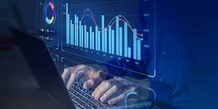 Profissional analisando gráficos e indicadores financeiros para reduzir problemas de gestão empresarial através da análise de dados.